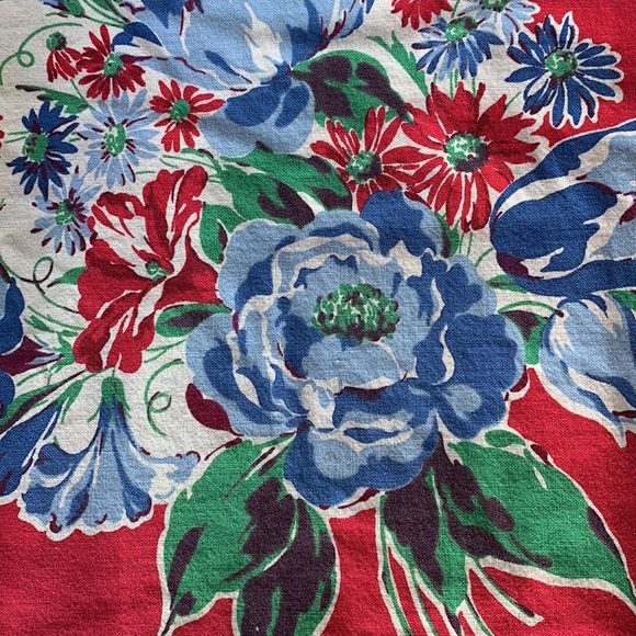 Vintage 50’s cotton tablecloth in iconic rose and daisy print. - Picture 3 of 8